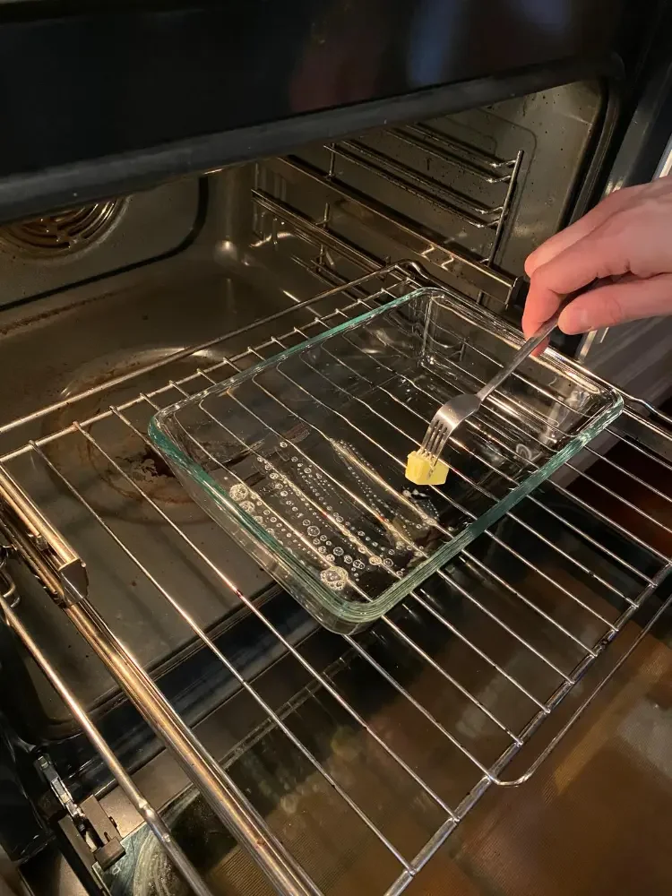 Dutch-Baby High Protein: Schüssel/Pfanne mit Butter einfetten